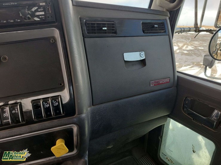 non-operable-2015-kenworth-t4-series-t/a-hook-lift-truck-image-19