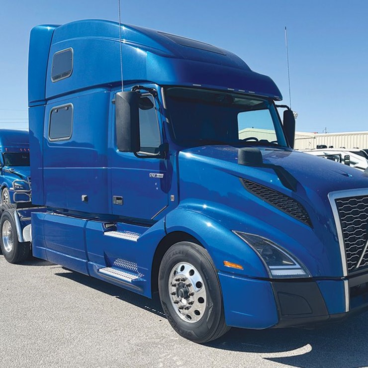 2021 VOLVO VNL860