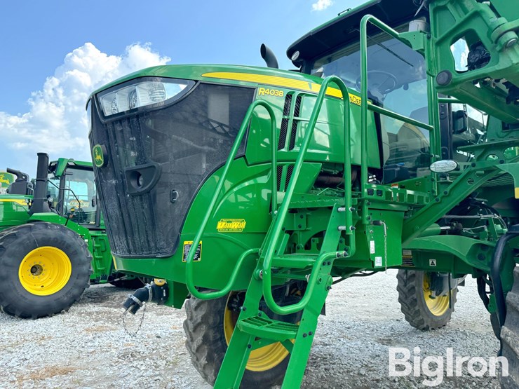 2020-john-deere-r4038-image-9