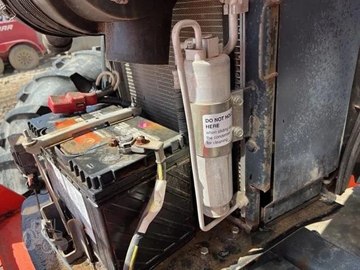 2015-kubota-m5-111d-image-18