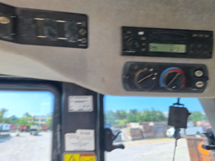 caterpillar-953d-image-97