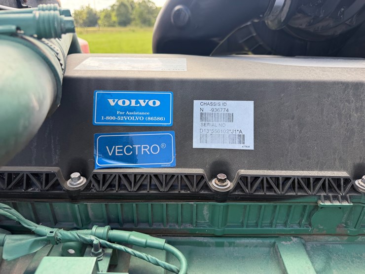 2016-volvo-vnl42t300-image-12