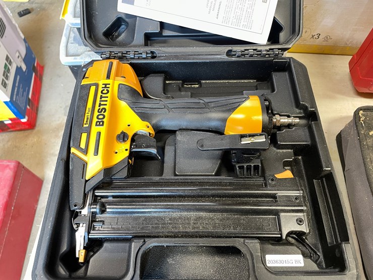 #10136-•-bostitch-smart-point-pneumatic-brad-nailer-image-1
