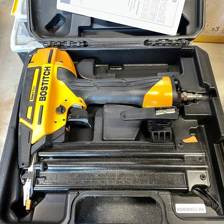 #10136 • Bostitch Smart Point Pneumatic Brad Nailer