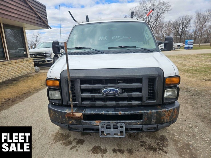 2010-ford-cargo-image-8
