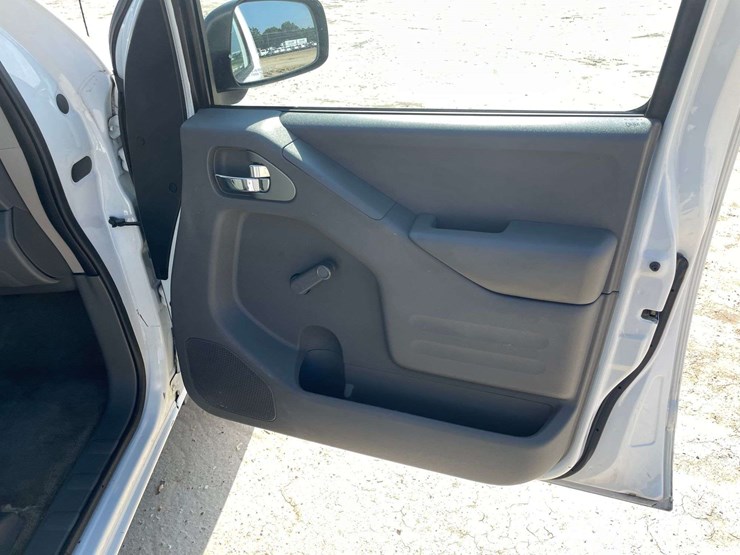 2016-nissan-frontier-image-17