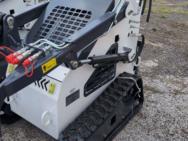 zjg-mini-skid-steer-loader-zj-380-(white)---15hp-image-6