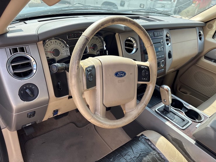 2013-ford-expedition-image-9