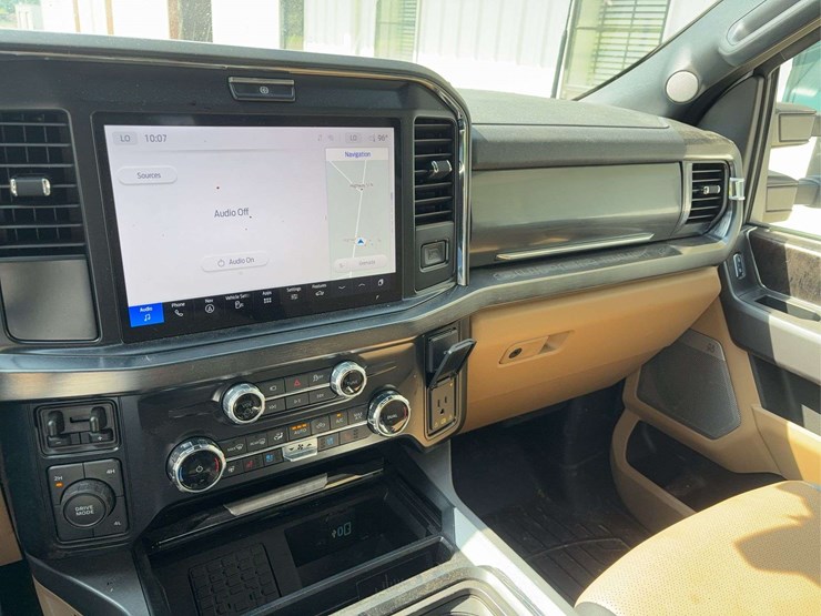 2025-ford-f350-image-10