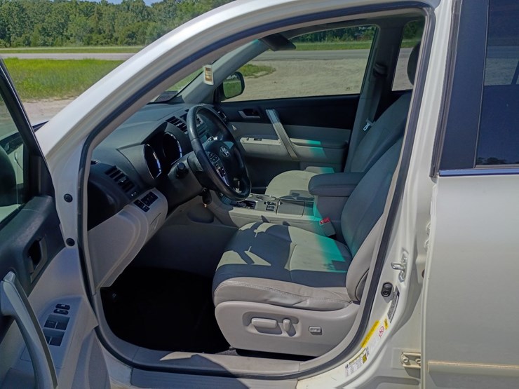 2012-toyota-highlander-image-22
