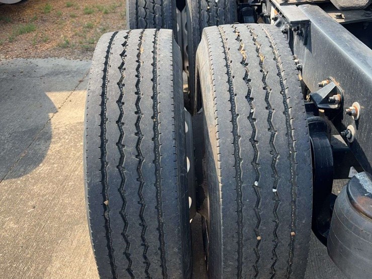 2022-kenworth-t680-image-8