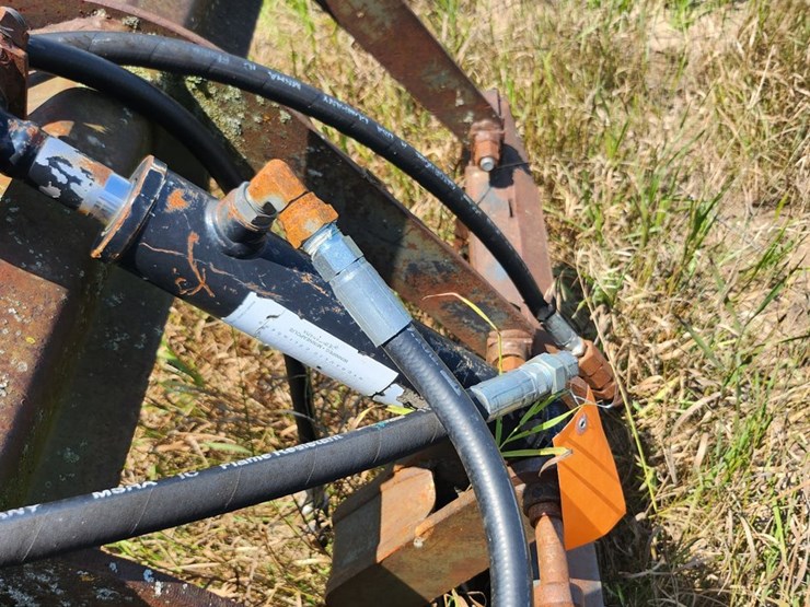 #2833-•-hydraulic-grapple-attachment-image-6
