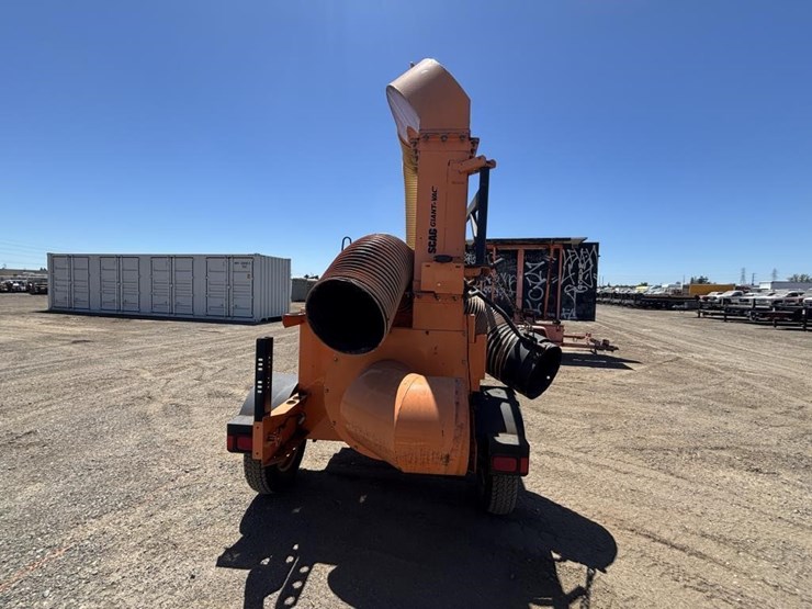 2014-scag-giant-vac-vacuum-trailer-image-11