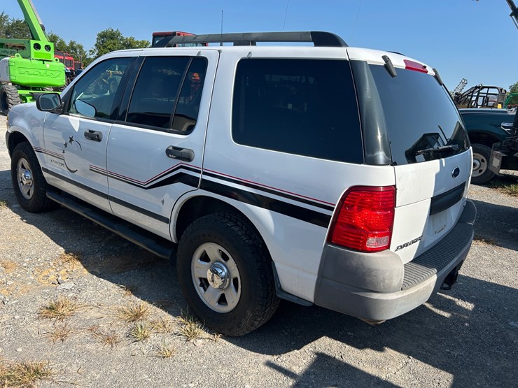 2005-ford-explorer-image-3