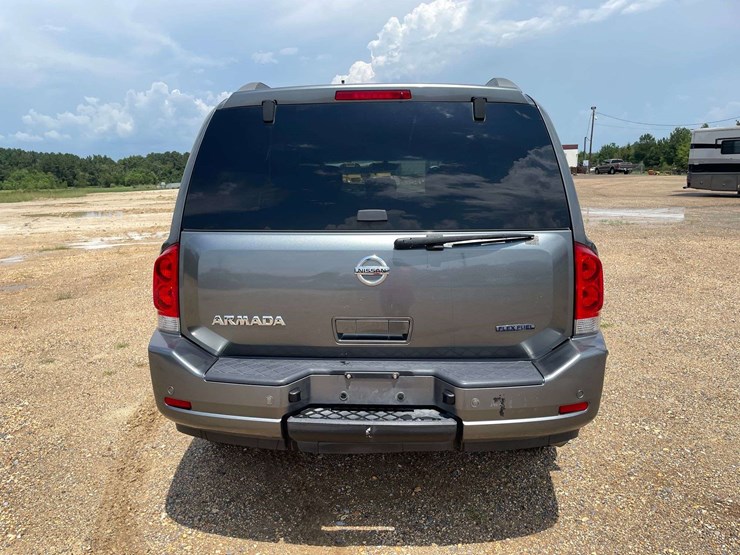 2015-nissan-armada-image-6