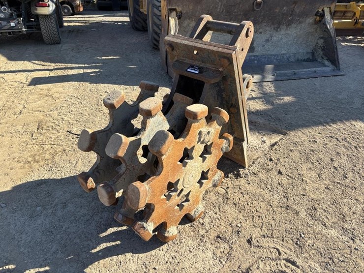 16"-twt-backhoe-compaction-wheel-image-1