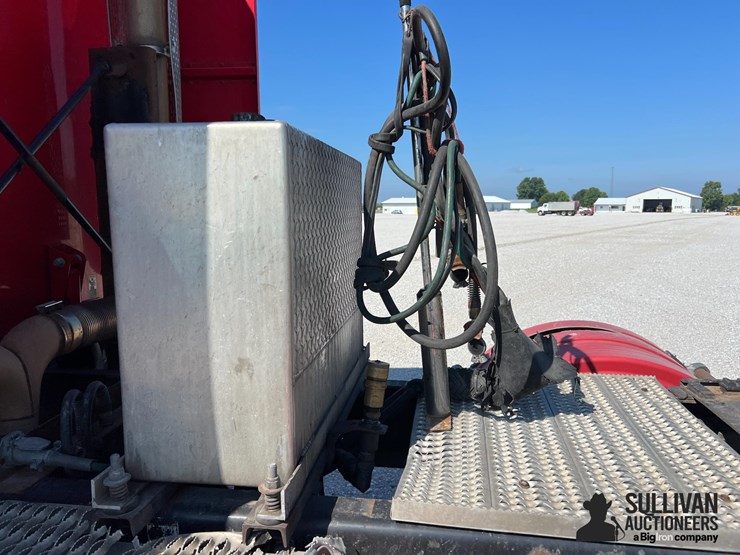 2012-peterbilt-386-image-19