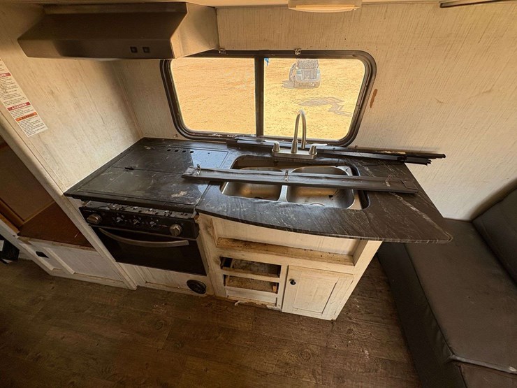 2022-heartland-trailrunner-29'-bumper-pull-travel-trailer-image-18