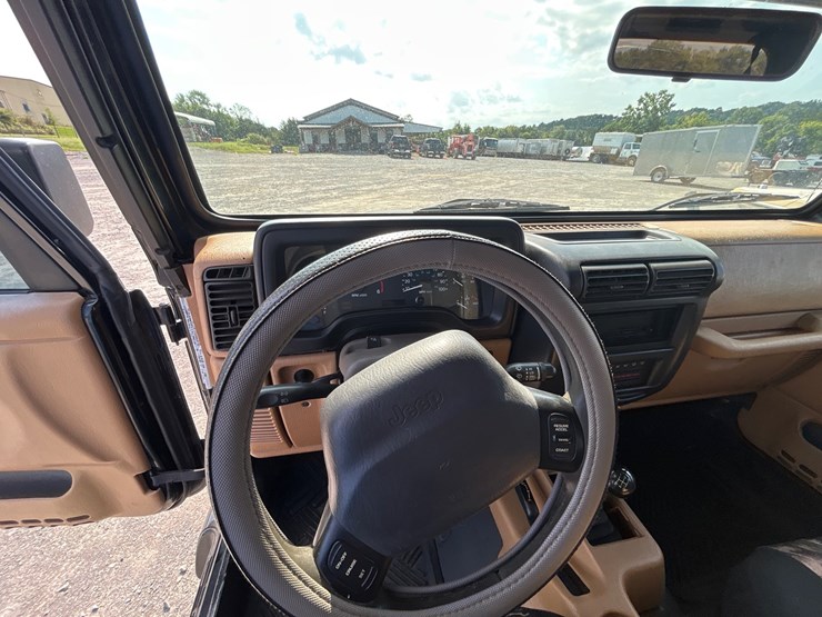 1998-jeep-wrangler-image-12