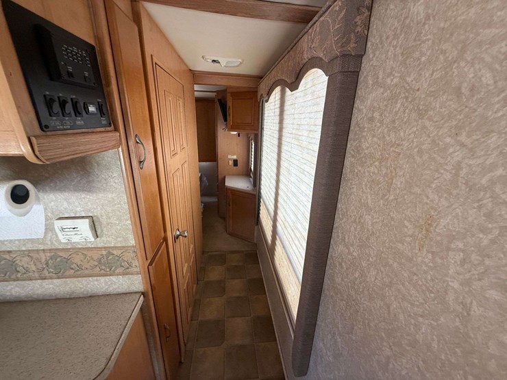 2007-chevrolet-express-"chateau"-(72,384-miles)-image-38