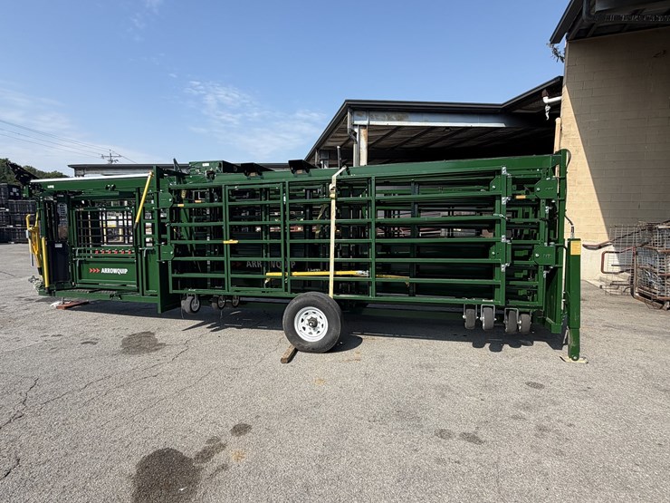 new/unused-arrowquip-heeler-75c-portable-corral,-chute-and-alley-image-2