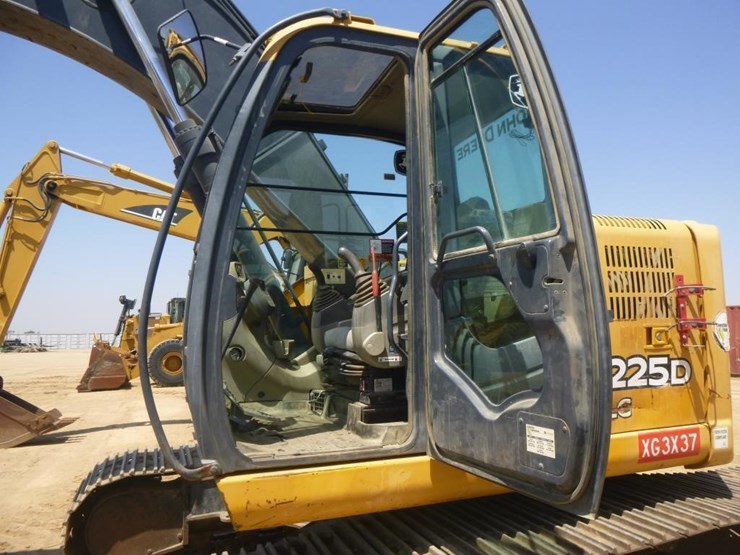 2011-deere-225d-lc-image-7