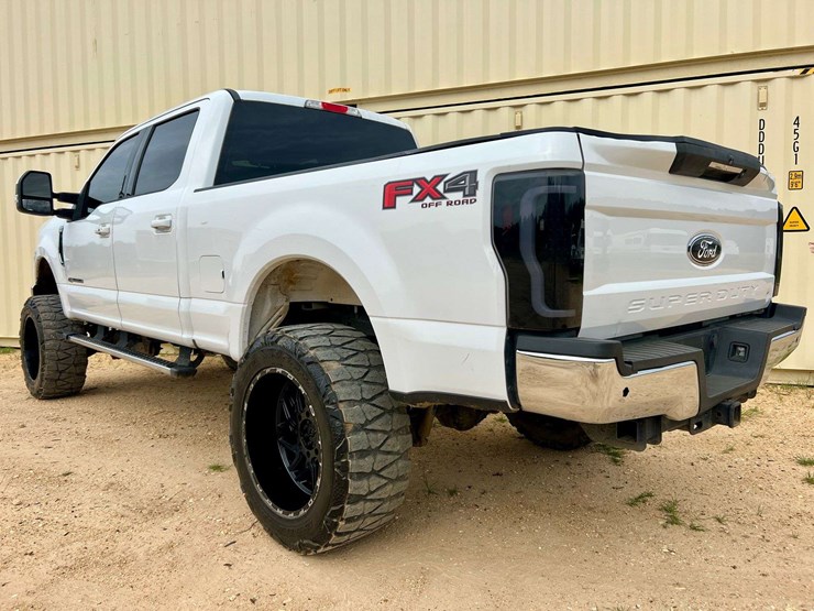 2017-ford-f250-lariat-image-2