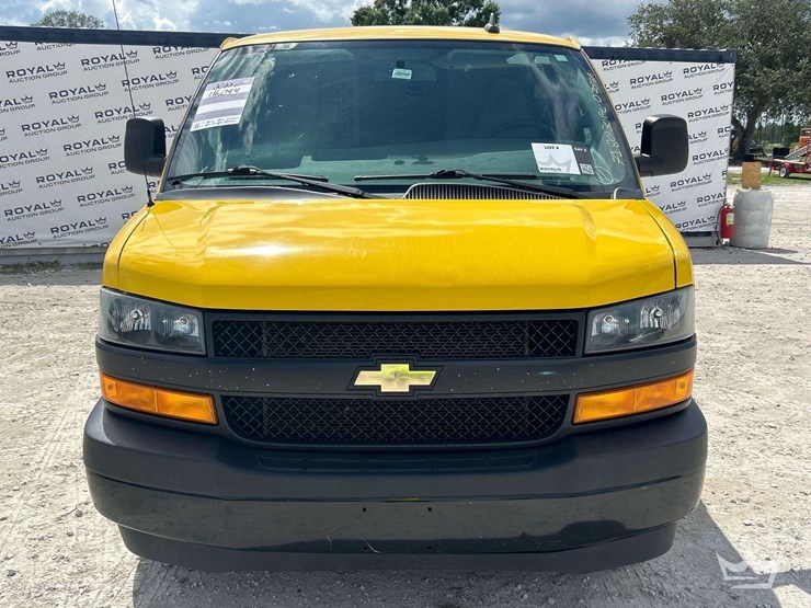 2022-chevrolet-express-2500-image-24