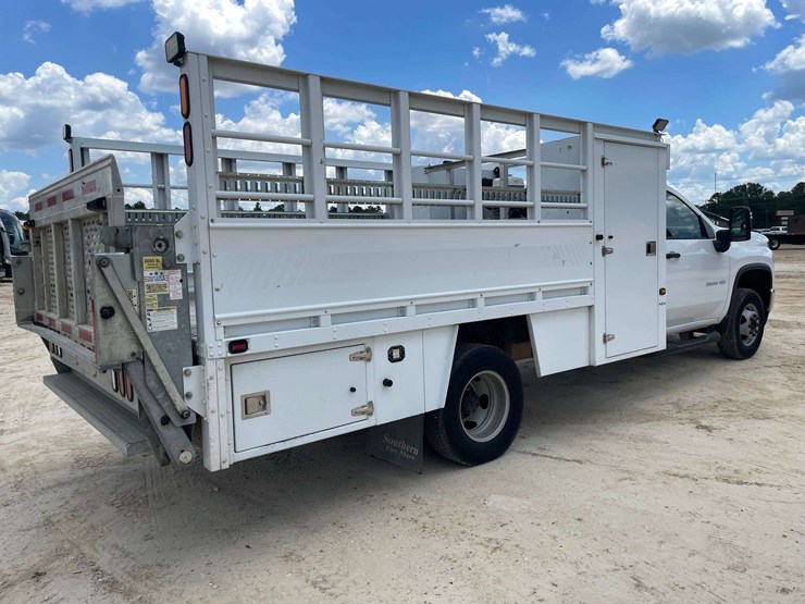 2020-chevrolet-silverado-3500-image-3