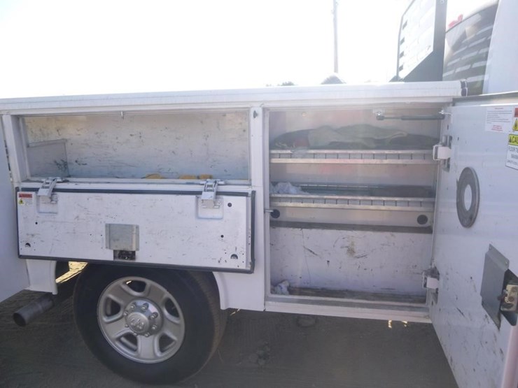 2016-dodge-3500-image-18