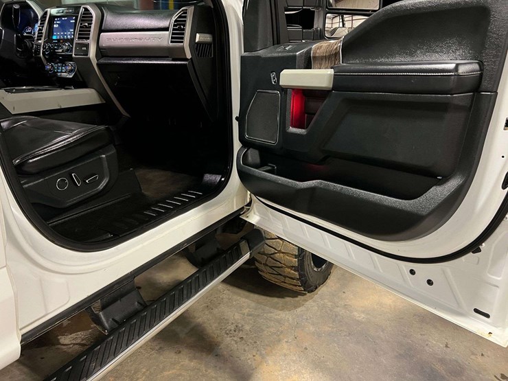 2017-ford-f250-lariat-image-34