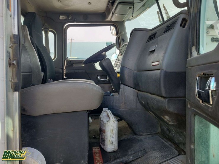 non-operable-2015-kenworth-t4-series-t/a-hook-lift-truck-image-23