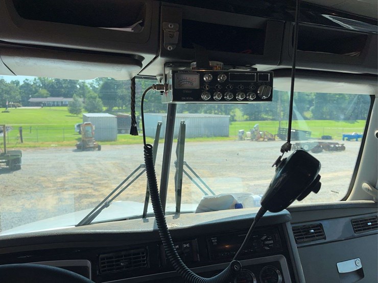 2019-kenworth-t8-series-dump-truck-image-35