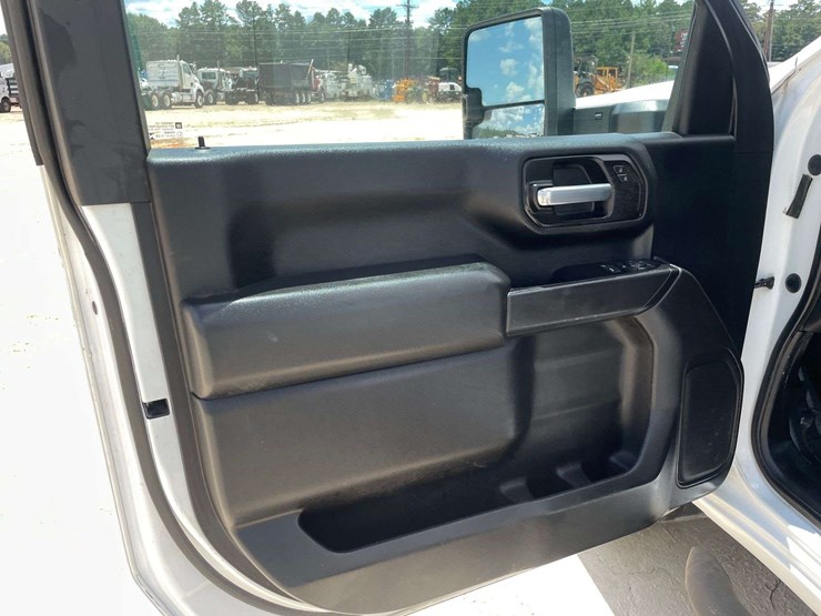 2020-chevrolet-silverado-3500-image-9