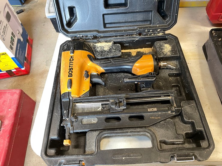 #10137-•-bostitch-pneumatic-brad-nailer-image-1