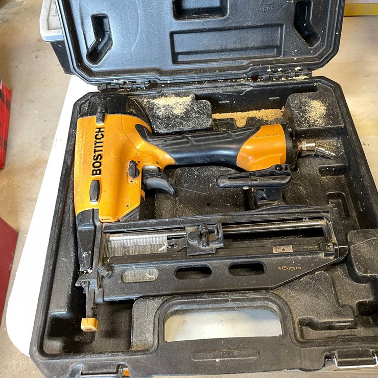 #10137 • Bostitch Pneumatic Brad Nailer