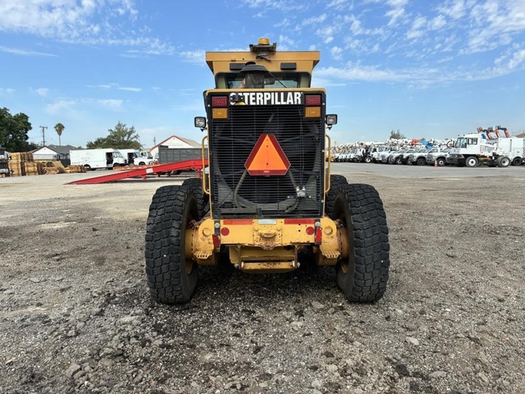 2010-caterpillar-143h-image-14