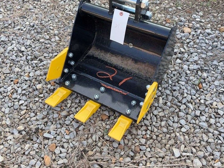 mini-excavator-bucket,-18"-image-1