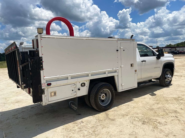 2021-chevrolet-silverado-3500-image-3