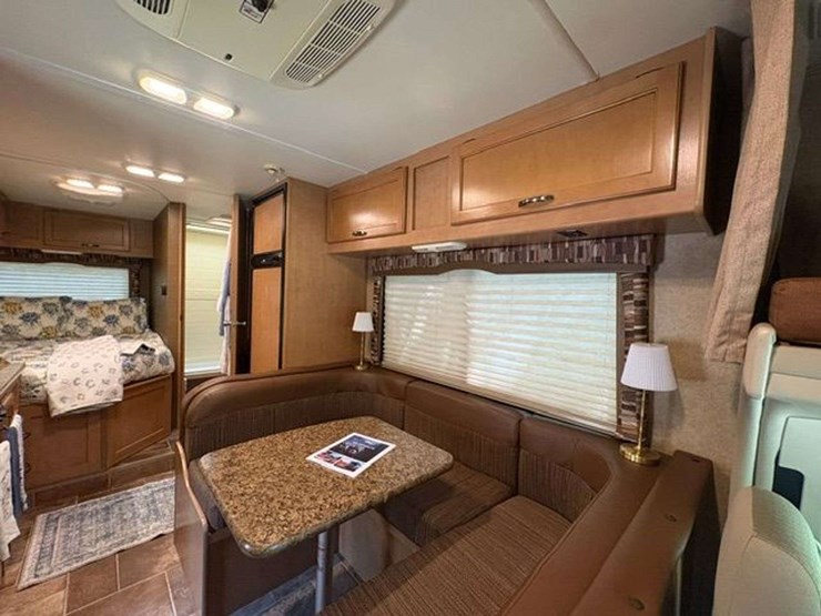 2015-ford-e350-image-26