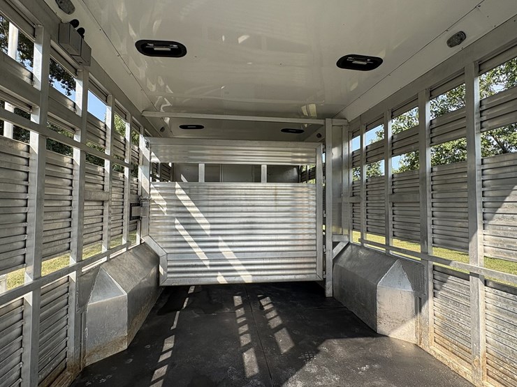 2018-bison-8011ldstlt-stock-combo-living-quarters-trailer-image-18
