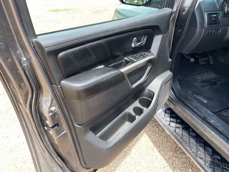 2015-nissan-armada-image-9