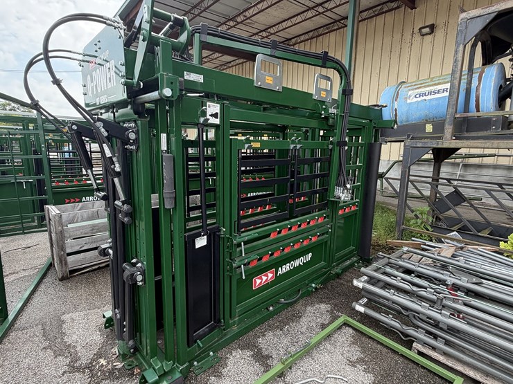 new/unused-arrowquip-q-power-107-hydraulic-squeeze-chute-image-2