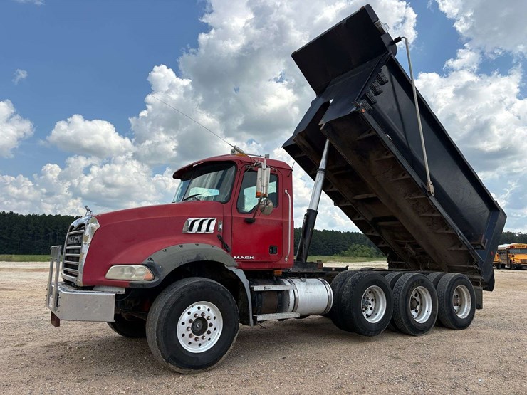 2007-mack-granite-ctp713-image-1