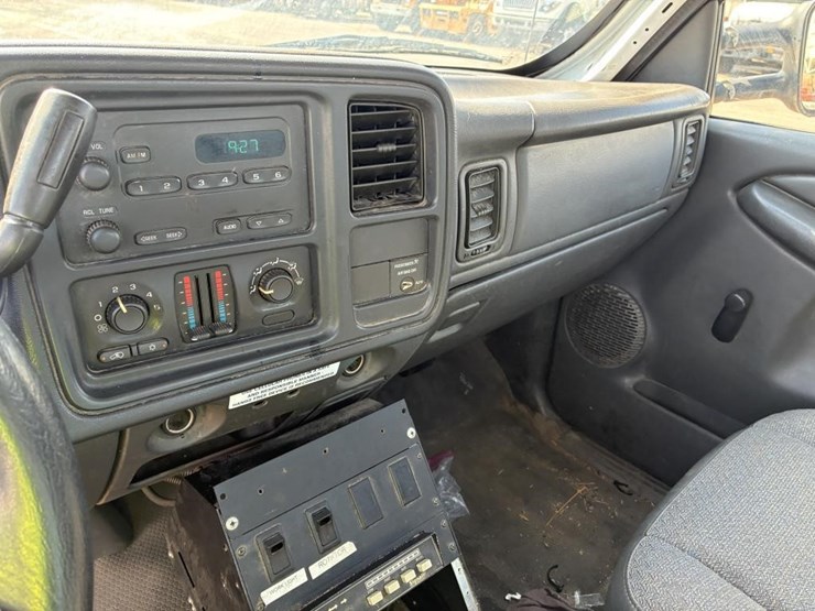 2003-chevrolet-silverado-2500-image-17
