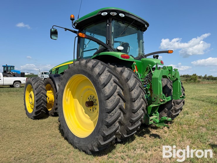 john-deere-8235r-image-7