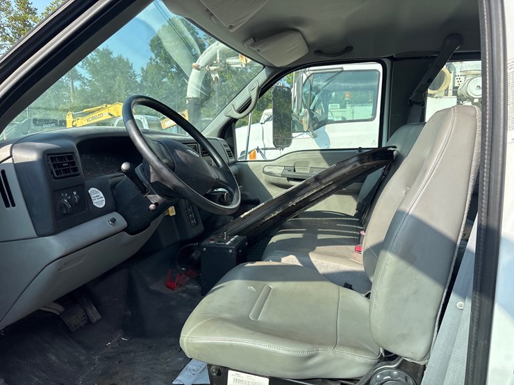 2004-ford-f750-image-19