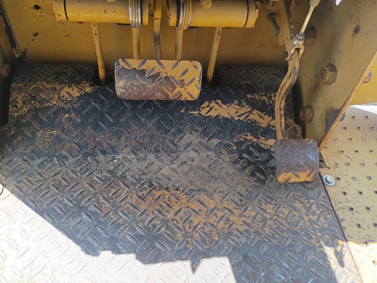 caterpillar-d4c-image-28