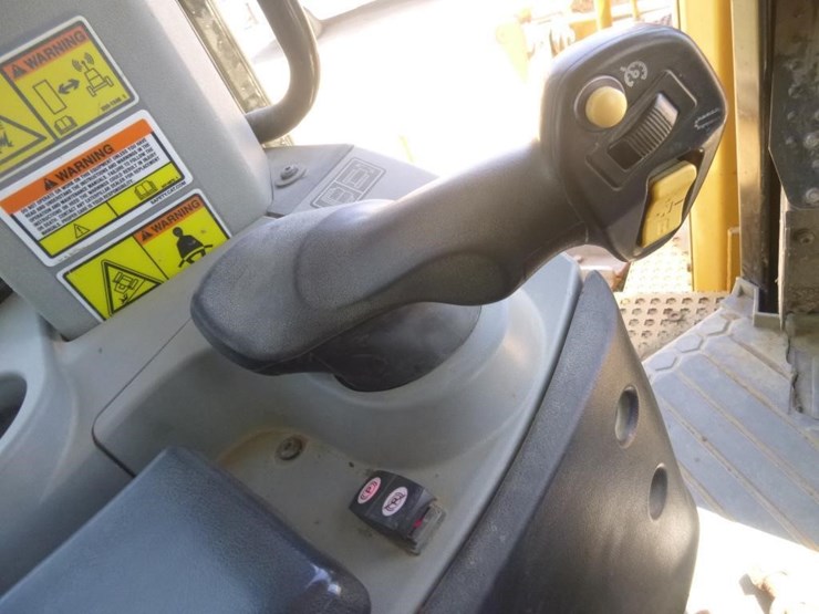 2012-caterpillar-d8t-image-16