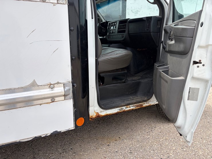 2010-gmc-3500-image-7